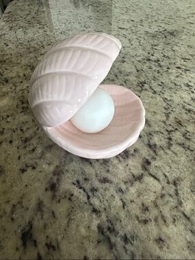 🫐3 for $15🫐 Glossy Shell Trinket Dish with Illuminated Pearl Accent - Pale Pink